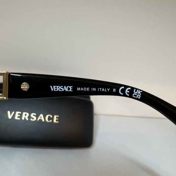 NIB 100% authentic ladies Versace Glasses, style 3302